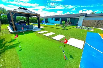 Image de Tropical Miami/Heated pool/Basketball Court/Pin Pong Table/Patio Chess/Mini Golf