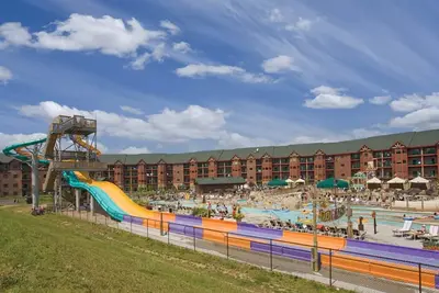 Image de 2 Bedroom Deluxe Condo w/ Kitchen, Sleeps 8, Waterpark, Glacier Canyon Resort! !