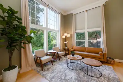 Image de Luxury Home walking distance to Downtown