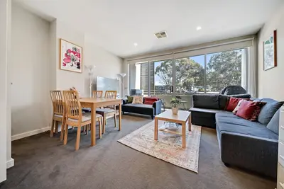 Image de Tranquil Apartment in Green, Well Connected Suburb