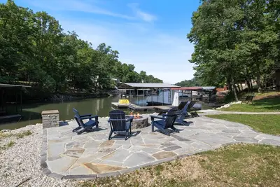 Image de Rock Hollow Retreat! Dock, lakeside firepit & more!