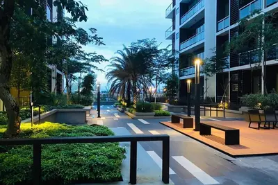 Image de Gala Trendy 2br Apt Infinity Pool w/ Private Parking - Supermarket/restaurants