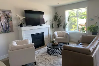 Image de Longer term furnished rental, non smoking home.