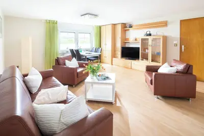 Image de Modern Eingerichtete 60 qm Ferienwohnung mit Terrasse in SĂĽd-west-lage