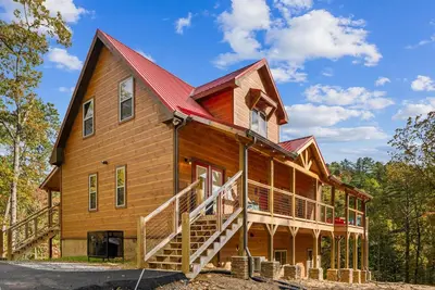 Image de Brand New 5 Bedroom with Arcade, WiFi, Hot Tub! Located in Thunder Mtn Resort!