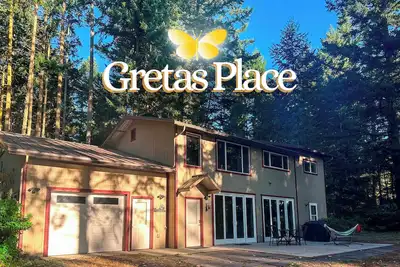Image de Gretas Place Secluded Woodsy Retreat with Water View
