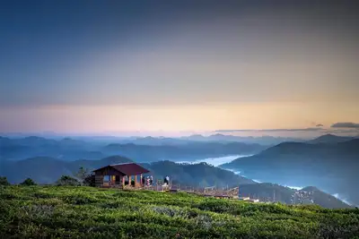 Image de Distinctive coastal neighborhoods and panoramic ocean views! !