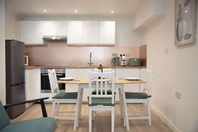 Image de Near Shops, 5 Mins Walk to Beach, 10 Minutes Walk to Harbour