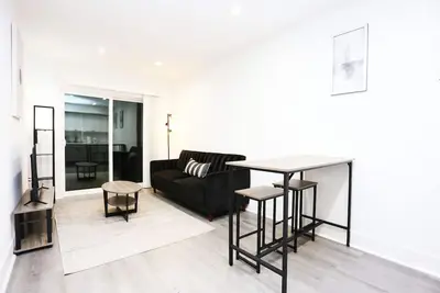 Image de Centrally located Dc Unit with Garden Views