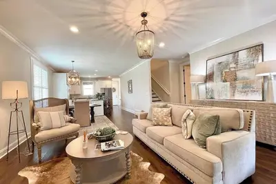 Image de The Hughes, 3br Timeless Stay by VelvetDitchVillas