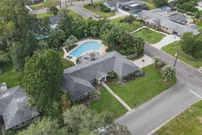 Image de Spacious Pool Home 3 Miles to Uf!