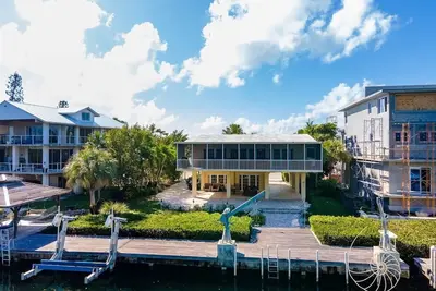 Image de Cozy canal in the Keys - leads directly into crystal blue ocean! 🌊