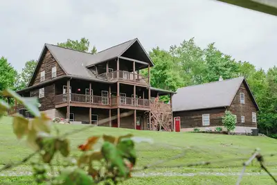 Image de Experience nature at your doorstep! Four bedroom cabin near Hocking Hills