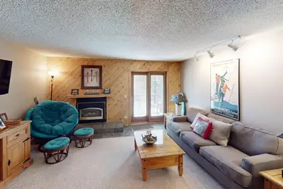 Image de 2 Minute Walk to the Lifts/Hot Tub Access/Private Patio