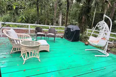 Image de \"Urban Oasis: A Tropical Hideout in the Heart of Orlando's Vibrant Suburbs\"