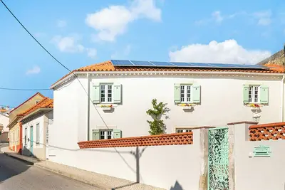 Image de Inspiring and Cozy 1899's House, Queen Size Bed