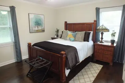 Image de Relax here. Small town charm a short drive to Savannah, Hilton Head, and Pooler.