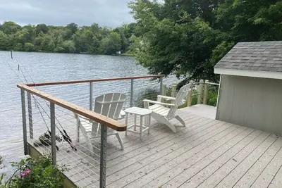 Image de Lakefront retreat w/ deck, dock, sandy beach, 4 watercraft, <6 mins to 2 beaches