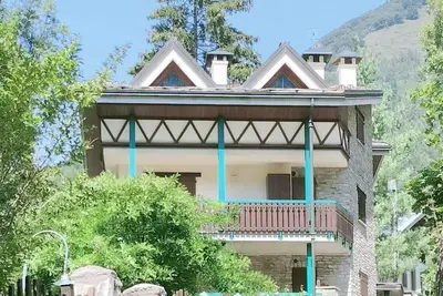 Luxury studio apartment in villa. 50 Mt from cable car departure. Unique position