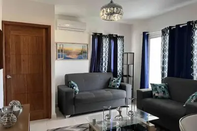 Image de Romantic gorgeous condo  w/wide screen Tv —10 min from the beach!