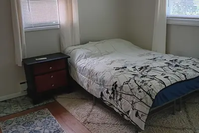 Image de Beautiful Apt Renovated close to everything conveniently located single house