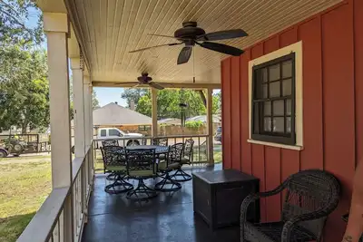Image de Big Red Comfortable, welcomes pets, & sleeps 6