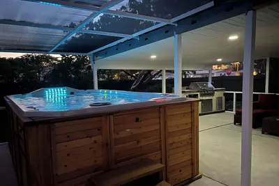 Image de Enjoy a new remodeled house minutes away from Anna Maria Island