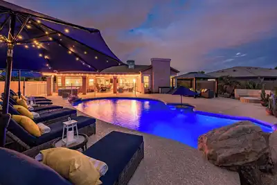 Image de Beautiful backyard oasis w/free heated diving pool