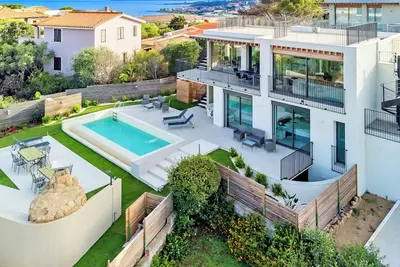Villa Mirtillo with sea view and pool 600 mt from Golfo Aranci beach