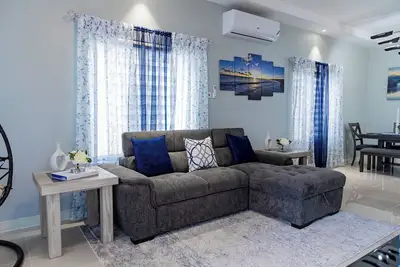 Image de 5 Minutes to Ocho Rios, Full house in gated community with infinity pool