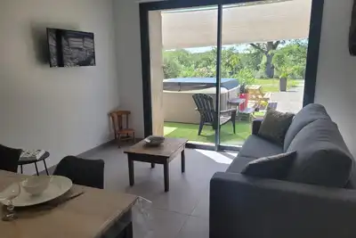 Image de Gîte paisible avec spa et climatisation à Couzon