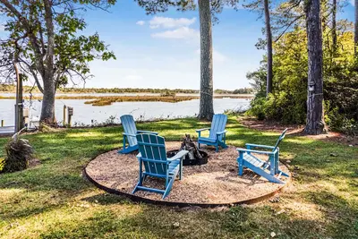 Image de Sunnybank Getaway - Waterfront w/Pier & Kayaks in Reedville, Va