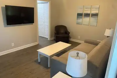 Image de Cozy Downtown Retreat Near LakePoint Sports Center