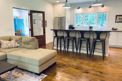 Image de 3br with 3 ensuite bath, 10 minutes to Msu/Dtwn