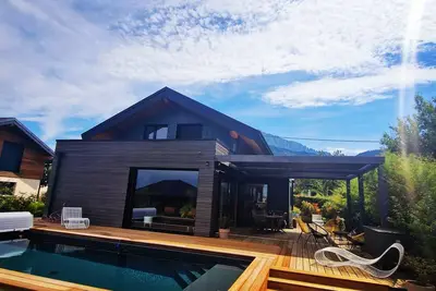 Image de Belle Villa Avec Piscine Entre lac et Montagnes