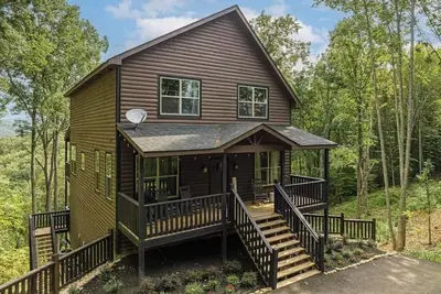 Image de New 5 bedroom cabin. Great views