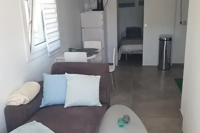 Image de Studio Avec Terasse Dans un Quartier au Calme et Résidentiel