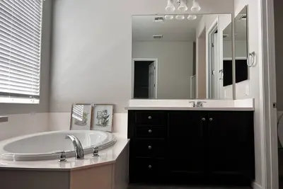 Image de Cozy Luxury House Furnished! Mother-In-Law suite! 22v-Ev Charging