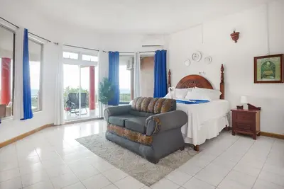 Image de Ocean views, pool, sunrises & serenity