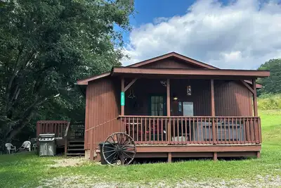 Image de Dakota Trail Cabin 1/2 mile from Old Man's Cave State Park in Hocking Hills