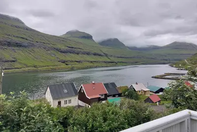 Cozy village house in Funningsfjørð