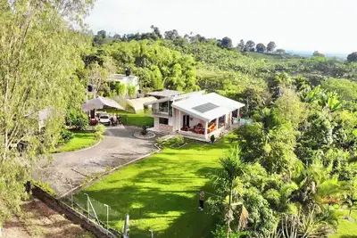 Image de Infinity Pool, Bonfire, warm shower, comfortable beds, Wifi, Bbq, Large Garden