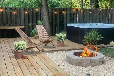 Image de Cozy home centrally located to historical old-town leesburg w/ HotTub & Firepit!