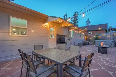 Image de Hot Tub | Game Room | Wood Fireplace