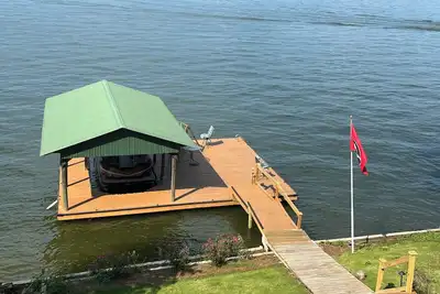 Image de This 4 bedroom, 4 bath home sits on a peaceful cove on Logan Martin Lake\n \n\n