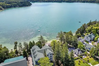 Image de Waterfront Condo, Private Beach, Outdoor/Indoor Pools, & Walkable to Downtown