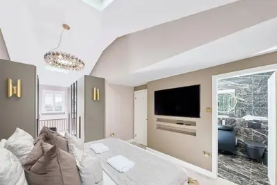 Image de Large detached House Woolton, Families, Free Parking, Massage, Bbq, Playroom +++