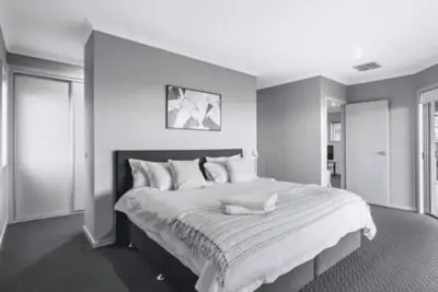 Image de Divine Views on Roper - Glorious three bedroom, two bathroom townhouse with views to die for!