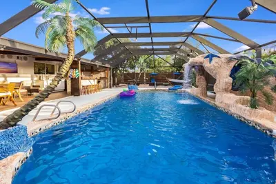 Image de Fantasy Resort Omg Pool Waterfall Spa Gym Fast WiFi Hosted by Relaxtay