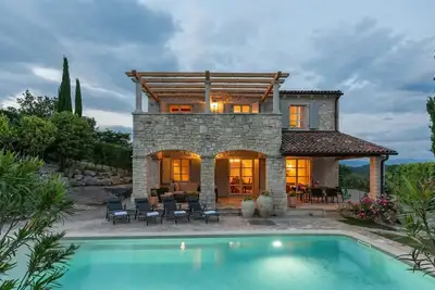 Beautiful Villa Habibi with pool